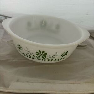 Glasbake Green Daisy J514 Milk Glass 2 QT Casserole Dish 1970’s